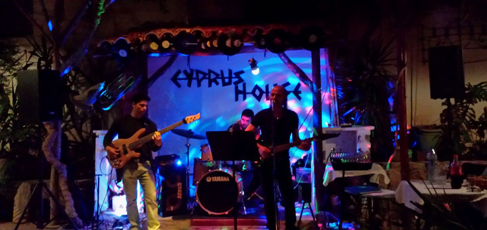 Live music evenings are also organised