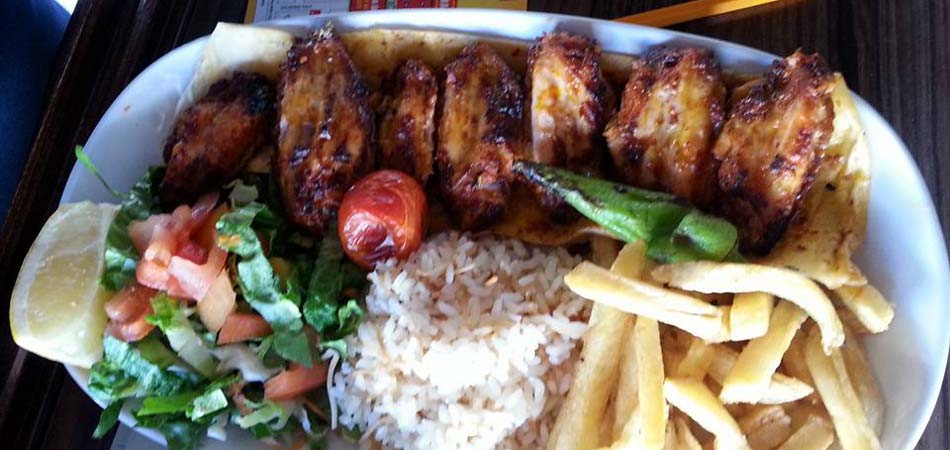 Crispy chicken wings and rice